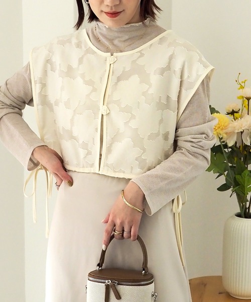 Riberry（リベリー）の「花柄ジャガード前後2WAYビスチェ（ベスト・レディース・ブラック/オフホワイト/キナリ・MEDIUM）」の3枚目の写真