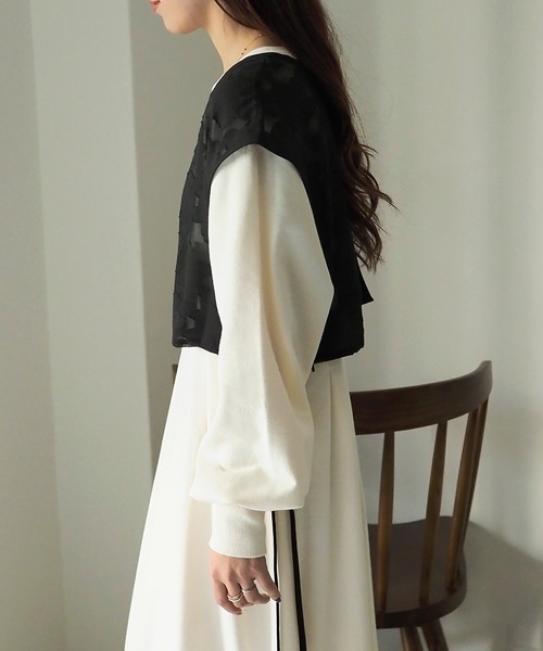 Riberry（リベリー）の「花柄ジャガード前後2WAYビスチェ（ベスト・レディース・ブラック/オフホワイト/キナリ・MEDIUM）」の14枚目の写真