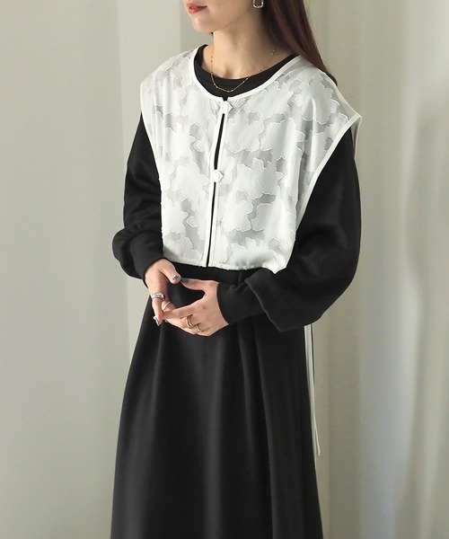 Riberry（リベリー）の「花柄ジャガード前後2WAYビスチェ（ベスト・レディース・ブラック/オフホワイト/キナリ・MEDIUM）」の10枚目の写真