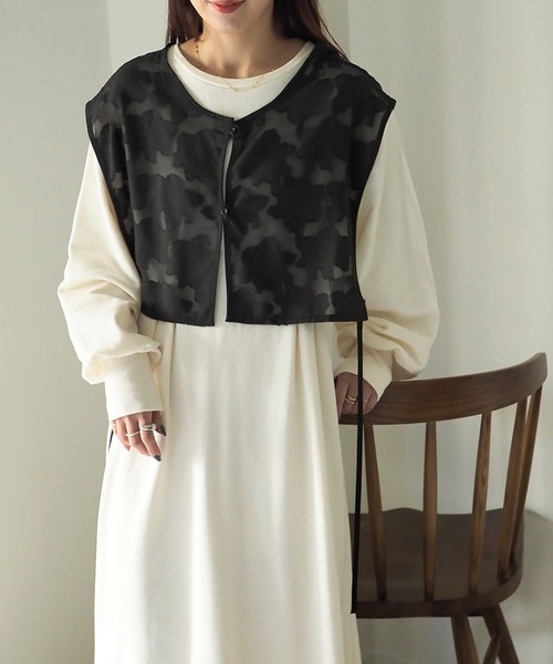 Riberry（リベリー）の「花柄ジャガード前後2WAYビスチェ（ベスト・レディース・ブラック/オフホワイト/キナリ・MEDIUM）」の6枚目の写真