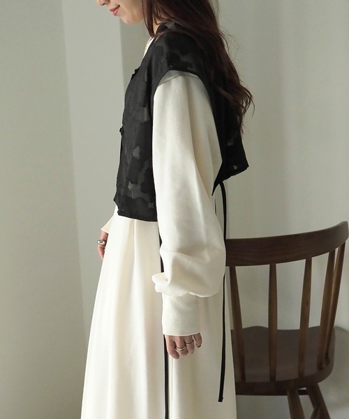 Riberry（リベリー）の「花柄ジャガード前後2WAYビスチェ（ベスト・レディース・ブラック/オフホワイト/キナリ・MEDIUM）」の8枚目の写真