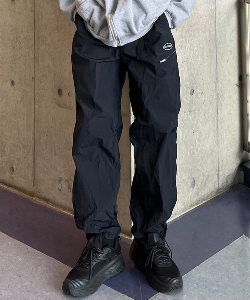 Snap club（スナップクラブ）の「【Snap club】サークル刺繍 ナイロンイージーパンツ（その他パンツ・メンズ・カモフラージュ/グリーン/ブラウン/ホワイト/ブラック/ブルー・L/M）」の2枚目の写真