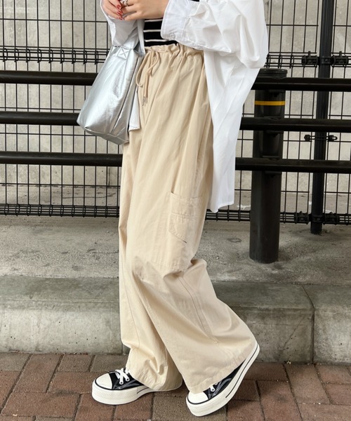 CLEA(クレア)の「メンズライク ミリタリーカーゴワイドパンツ(カーゴパンツ・レディース・ブラック/ピンク/アイボリー・FREE)」の5枚目の写真