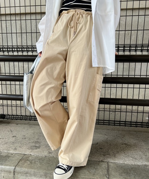 CLEA(クレア)の「メンズライク ミリタリーカーゴワイドパンツ(カーゴパンツ・レディース・ブラック/ピンク/アイボリー・FREE)」の4枚目の写真