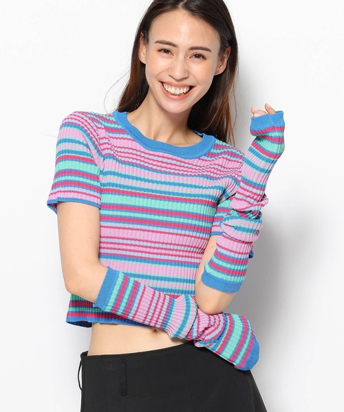 FOREVER 21（フォーエバー トゥエンティーワン）の「アームウォーマーマルチボーダーニット（ニット/セーター・レディース・ブルー/グリーン/レッド・FREE）」の3枚目の写真