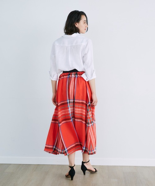 Maison de Beige(メゾンドベージュ)の「【O'NEIL OF DUBLIN】ビッグチェックリネンスカート(スカート・レディース・オレンジ・9号)」の4枚目の写真