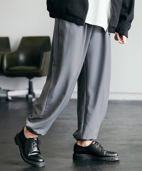 Rocky Monroe（ロッキーモンロー）の「ダブルタック ワイドシルエット