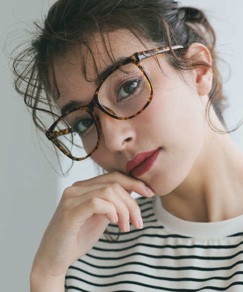 DONOBAN(ドノバン)の「【UVカット率 99%以上】 ボスリントンビッグフレームメガネ(メガネ・レディース・クリアブラウン/ブラウン系その他/ブラック/ブラック系その他・ONESIZE)」の4枚目の写真