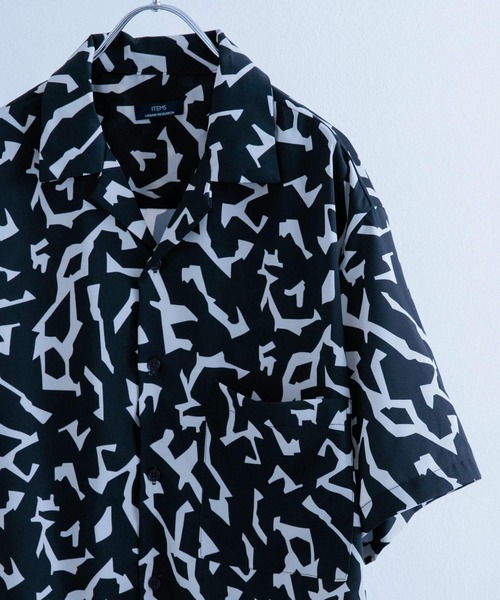 ITEMS URBANRESEARCH（アイテムズ アーバンリサーチ）の「ジオメトリックプリントオープンカラー半袖シャツ（シャツ/ブラウス・メンズ・オフホワイト/グレー/ブラック・LARGE/MEDIUM）」の2枚目の写真