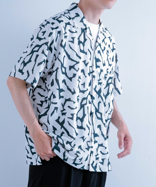 ITEMS URBANRESEARCH（アイテムズ アーバンリサーチ）の「ジオメトリックプリントオープンカラー半袖シャツ（シャツ/ブラウス・メンズ・オフホワイト/グレー/ブラック・LARGE/MEDIUM）」の6枚目の写真