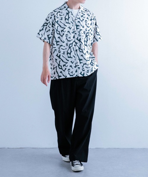 ITEMS URBANRESEARCH（アイテムズ アーバンリサーチ）の「ジオメトリックプリントオープンカラー半袖シャツ（シャツ/ブラウス・メンズ・オフホワイト/グレー/ブラック・LARGE/MEDIUM）」の7枚目の写真