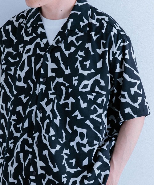 ITEMS URBANRESEARCH（アイテムズ アーバンリサーチ）の「ジオメトリックプリントオープンカラー半袖シャツ（シャツ/ブラウス・メンズ・オフホワイト/グレー/ブラック・LARGE/MEDIUM）」の8枚目の写真