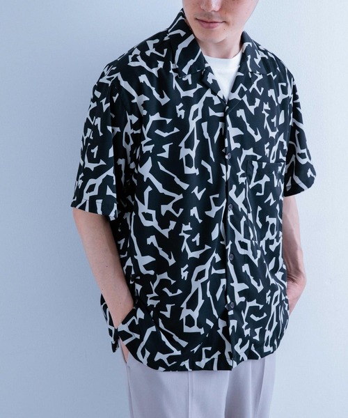 ITEMS URBANRESEARCH（アイテムズ アーバンリサーチ）の「ジオメトリックプリントオープンカラー半袖シャツ（シャツ/ブラウス・メンズ・オフホワイト/グレー/ブラック・LARGE/MEDIUM）」の10枚目の写真