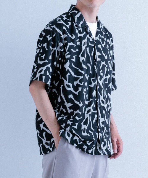 ITEMS URBANRESEARCH（アイテムズ アーバンリサーチ）の「ジオメトリックプリントオープンカラー半袖シャツ（シャツ/ブラウス・メンズ・オフホワイト/グレー/ブラック・LARGE/MEDIUM）」の11枚目の写真