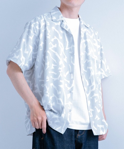 ITEMS URBANRESEARCH（アイテムズ アーバンリサーチ）の「ジオメトリックプリントオープンカラー半袖シャツ（シャツ/ブラウス・メンズ・オフホワイト/グレー/ブラック・LARGE/MEDIUM）」の16枚目の写真