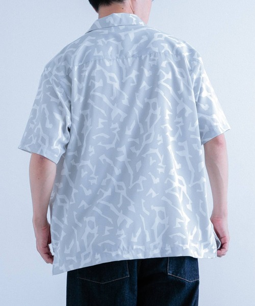 ITEMS URBANRESEARCH（アイテムズ アーバンリサーチ）の「ジオメトリックプリントオープンカラー半袖シャツ（シャツ/ブラウス・メンズ・オフホワイト/グレー/ブラック・LARGE/MEDIUM）」の18枚目の写真