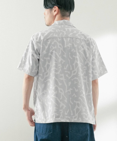 ITEMS URBANRESEARCH（アイテムズ アーバンリサーチ）の「ジオメトリックプリントオープンカラー半袖シャツ（シャツ/ブラウス・メンズ・オフホワイト/グレー/ブラック・LARGE/MEDIUM）」の21枚目の写真