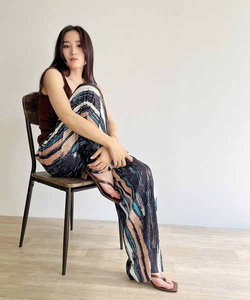 ISOOK(アイスー)の「【ZOZO限定】Random pattern pleated pants / ランダムパターンプリーツパンツ(その他パンツ・レディース・ネイビー・FREE)」の9枚目の写真