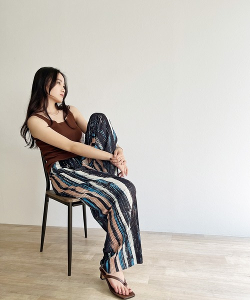 ISOOK(アイスー)の「【ZOZO限定】Random pattern pleated pants / ランダムパターンプリーツパンツ(その他パンツ・レディース・ネイビー・FREE)」の8枚目の写真