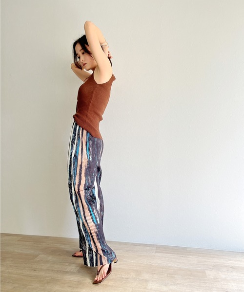 ISOOK(アイスー)の「【ZOZO限定】Random pattern pleated pants / ランダムパターンプリーツパンツ(その他パンツ・レディース・ネイビー・FREE)」の6枚目の写真