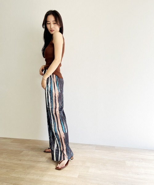 ISOOK(アイスー)の「【ZOZO限定】Random pattern pleated pants / ランダムパターンプリーツパンツ(その他パンツ・レディース・ネイビー・FREE)」の10枚目の写真