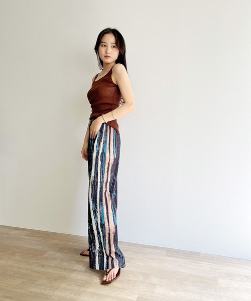 ISOOK(アイスー)の「【ZOZO限定】Random pattern pleated pants / ランダムパターンプリーツパンツ(その他パンツ・レディース・ネイビー・FREE)」の3枚目の写真