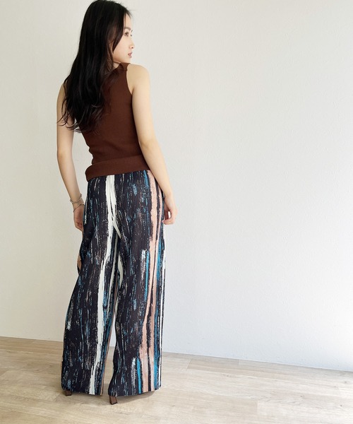 ISOOK(アイスー)の「【ZOZO限定】Random pattern pleated pants / ランダムパターンプリーツパンツ(その他パンツ・レディース・ネイビー・FREE)」の12枚目の写真