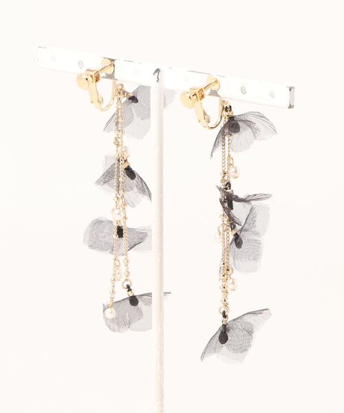 m.soeur（エムスール）の「シアーアジサイとパールの揺れイヤリング（イヤリング・レディース・ブラック/ホワイト/グリーン/イエロー・FREE）」の7枚目の写真