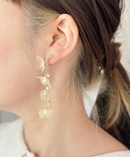 m.soeur（エムスール）の「シアーアジサイとパールの揺れイヤリング（イヤリング・レディース・ブラック/ホワイト/グリーン/イエロー・FREE）」の6枚目の写真