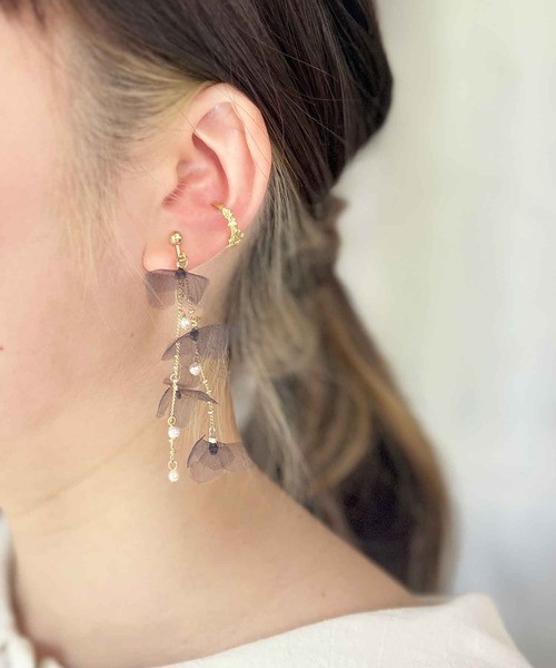 m.soeur（エムスール）の「シアーアジサイとパールの揺れイヤリング（イヤリング・レディース・ブラック/ホワイト/グリーン/イエロー・FREE）」の10枚目の写真