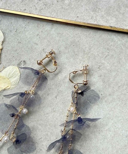 m.soeur（エムスール）の「シアーアジサイとパールの揺れイヤリング（イヤリング・レディース・ブラック/ホワイト/グリーン/イエロー・FREE）」の8枚目の写真