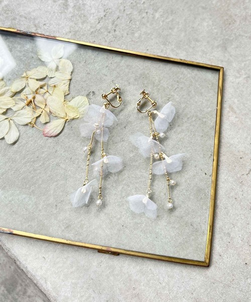 m.soeur（エムスール）の「シアーアジサイとパールの揺れイヤリング（イヤリング・レディース・ブラック/ホワイト/グリーン/イエロー・FREE）」の11枚目の写真