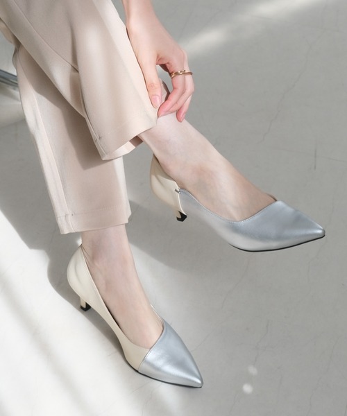 AmiAmi(アミアミ)の「ポインテッドトゥ バイカラーパンプス(パンプス・レディース・ブラウン/ネイビー/グレイッシュベージュ/ブラック/シルバー/ブラック系その他/ベージュ系その他/ホワイト系その他・L/LL/M/S/SS)」の8枚目の写真