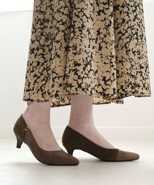 AmiAmi(アミアミ)の「ポインテッドトゥ バイカラーパンプス(パンプス・レディース・ブラウン/ネイビー/グレイッシュベージュ/ブラック/シルバー/ブラック系その他/ベージュ系その他/ホワイト系その他・L/LL/M/S/SS)」の15枚目の写真