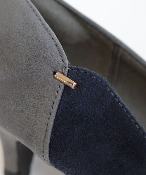 AmiAmi(アミアミ)の「ポインテッドトゥ バイカラーパンプス(パンプス・レディース・ブラウン/ネイビー/グレイッシュベージュ/ブラック/シルバー/ブラック系その他/ベージュ系その他/ホワイト系その他・L/LL/M/S/SS)」の21枚目の写真