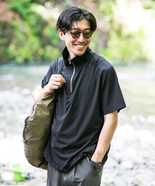 ITEMS URBANRESEARCH(アイテムズ アーバンリサーチ)の「シルキーナイロンハーフZIP多機能トップス(Tシャツ/カットソー・メンズ・ネイビー/チャコールグレー/ブラック・MEDIUM/LARGE)」の4枚目の写真