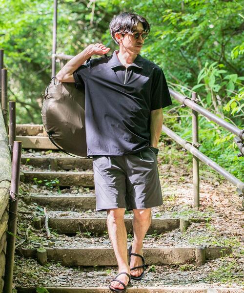 ITEMS URBANRESEARCH(アイテムズ アーバンリサーチ)の「シルキーナイロンハーフZIP多機能トップス(Tシャツ/カットソー・メンズ・ネイビー/チャコールグレー/ブラック・MEDIUM/LARGE)」の9枚目の写真