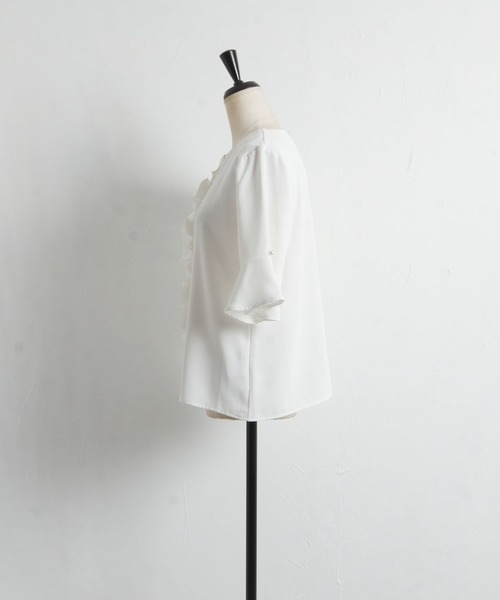 tocco closet（トッコ　クローゼット）の「パール付きフレアスリーブフロントフリルブラウス（シャツ/ブラウス・レディース・ネイビー/オフホワイト・M）」の22枚目の写真