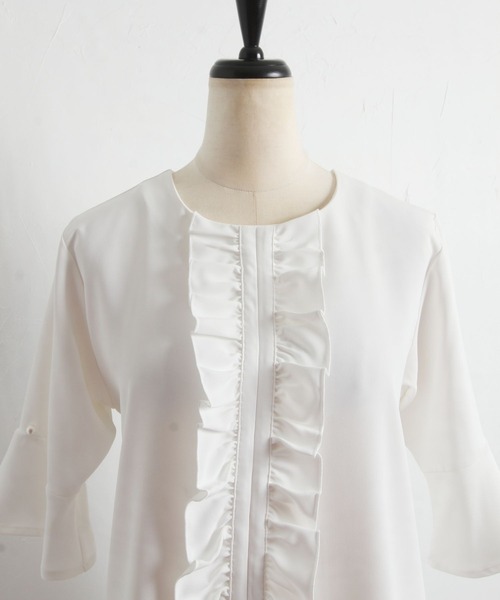 tocco closet（トッコ　クローゼット）の「パール付きフレアスリーブフロントフリルブラウス（シャツ/ブラウス・レディース・ネイビー/オフホワイト・M）」の4枚目の写真
