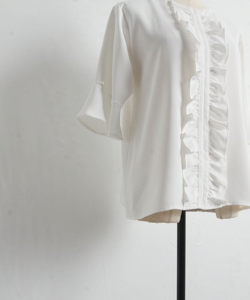 tocco closet（トッコ　クローゼット）の「パール付きフレアスリーブフロントフリルブラウス（シャツ/ブラウス・レディース・ネイビー/オフホワイト・M）」の14枚目の写真