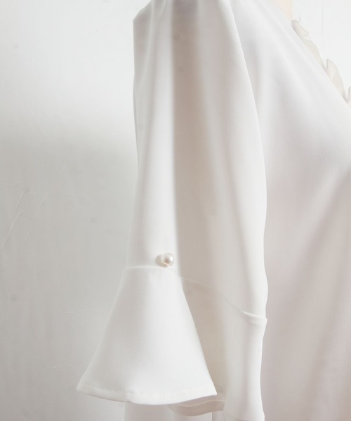 tocco closet（トッコ　クローゼット）の「パール付きフレアスリーブフロントフリルブラウス（シャツ/ブラウス・レディース・ネイビー/オフホワイト・M）」の11枚目の写真