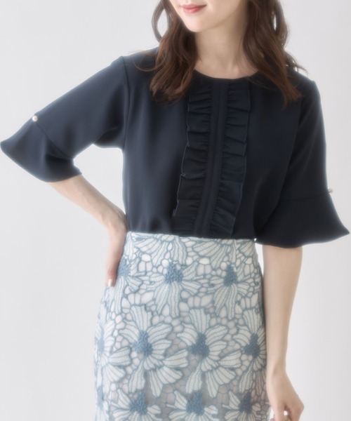 tocco closet（トッコ　クローゼット）の「パール付きフレアスリーブフロントフリルブラウス（シャツ/ブラウス・レディース・ネイビー/オフホワイト・M）」の3枚目の写真
