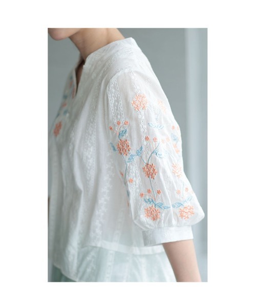 Sawa a la mode(サワアラモード)の「花刺繍コットンシャツブラウス(シャツ/ブラウス・レディース・ホワイト・FREE)」の2枚目の写真