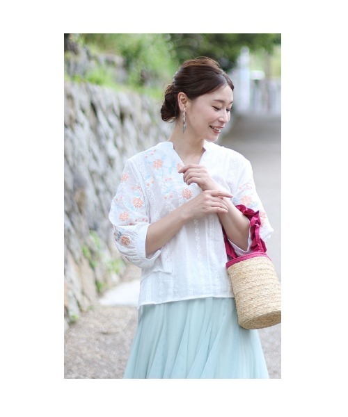 Sawa a la mode(サワアラモード)の「花刺繍コットンシャツブラウス(シャツ/ブラウス・レディース・ホワイト・FREE)」の4枚目の写真
