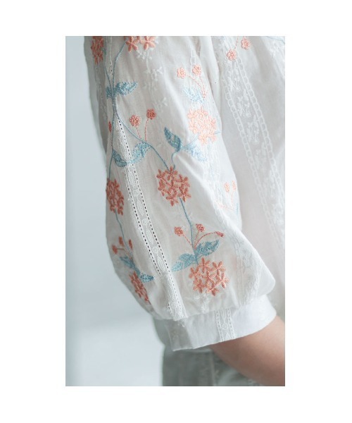 Sawa a la mode(サワアラモード)の「花刺繍コットンシャツブラウス(シャツ/ブラウス・レディース・ホワイト・FREE)」の5枚目の写真