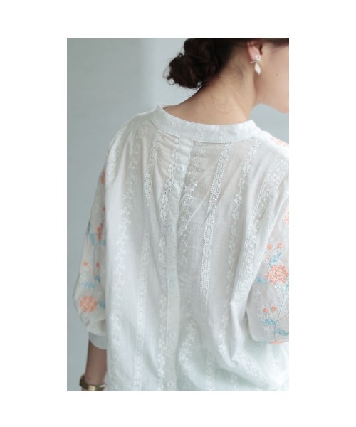 Sawa a la mode(サワアラモード)の「花刺繍コットンシャツブラウス(シャツ/ブラウス・レディース・ホワイト・FREE)」の13枚目の写真
