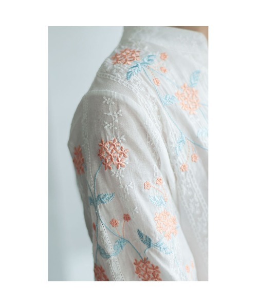 Sawa a la mode(サワアラモード)の「花刺繍コットンシャツブラウス(シャツ/ブラウス・レディース・ホワイト・FREE)」の14枚目の写真
