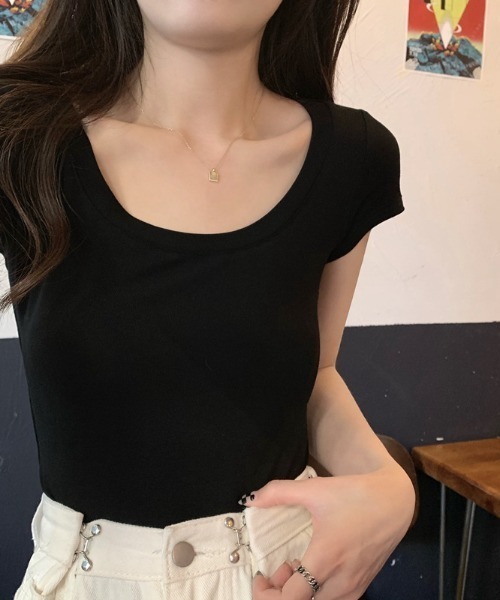 ARCHIVER（アーカイバ）の「【Bl】 [IZU] ショート丈クルーネック（Tシャツ/カットソー・レディース・カーキ/ホワイト/ブラック/グレー・FREE）」の9枚目の写真