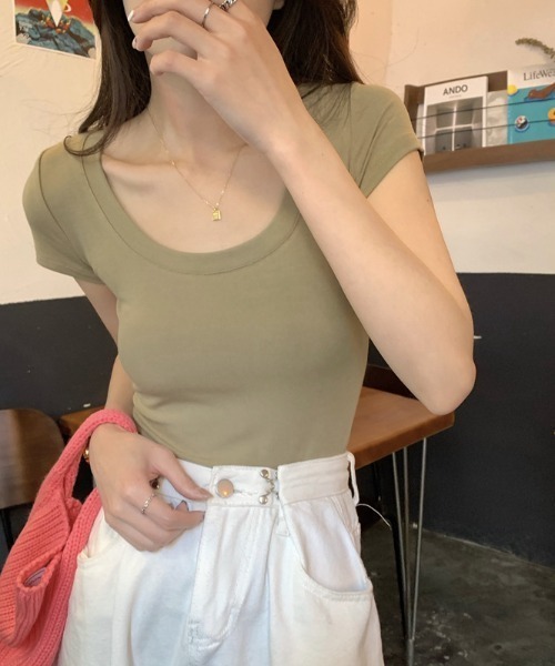 ARCHIVER（アーカイバ）の「【Bl】 [IZU] ショート丈クルーネック（Tシャツ/カットソー・レディース・カーキ/ホワイト/ブラック/グレー・FREE）」の6枚目の写真