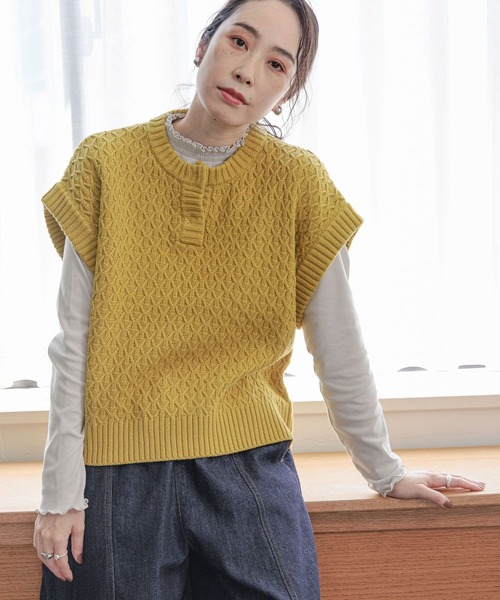 HENRYCOTTON　ライム色 Vネック ノースリーブベスト　新品 HENRYCOTTON ライム色 Vネック ノースリーブベスト 新品 ウィメンズ